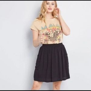 ModCloth Mini Skirt with pockets Black SZ M Elastic Waist lined Full